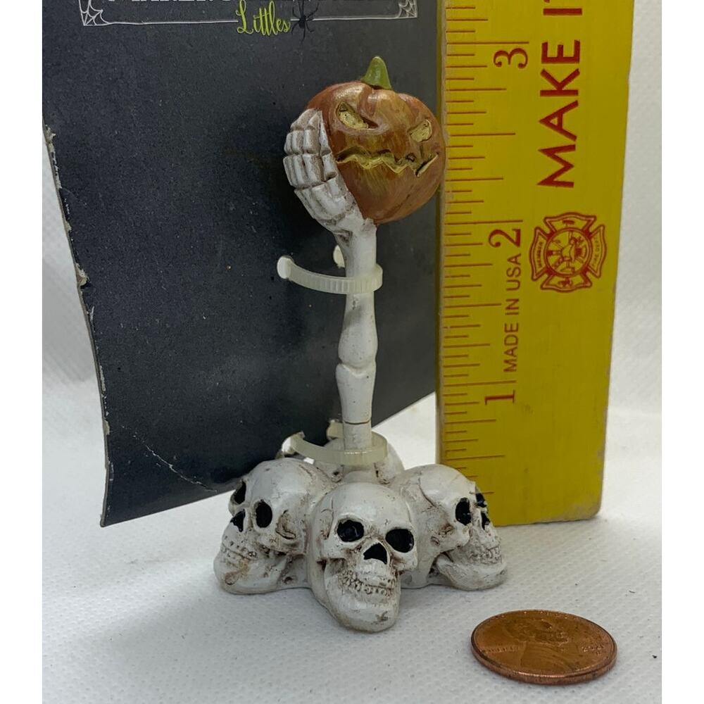 NIP Maker's Halloween Littles SKULLS SKELETON PUMPKIN miniature Joann Joann's